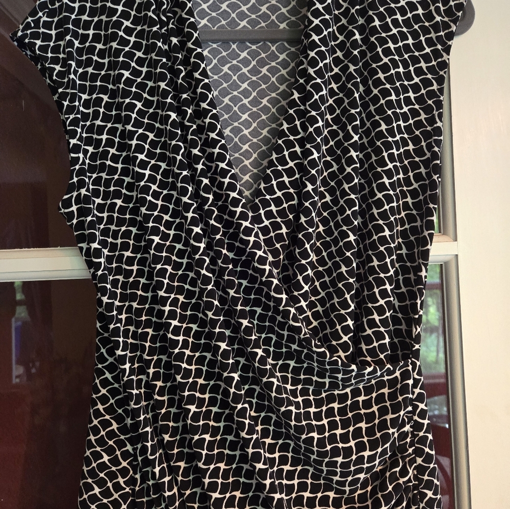 2pc. Black And White Top Bundle Size Large - image 4